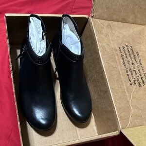 BNWT Black leather. Ankle Boots